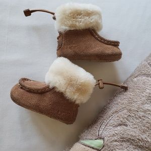 Ugg Newborn Chestnut Booties